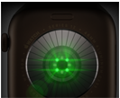 ダークブロンズアルミニウムケースのApple Watch Series 12の背面。複数の丸いセンサーが見えていて、緑色のLEDライトが光っている。外観の左側面にはDigital Crown。オリーブのスポーツバンド