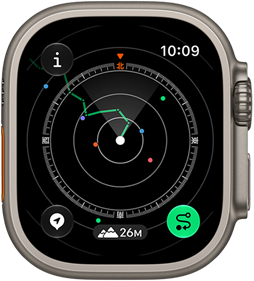 ナチュラルチタニウムケースのApple Watch Ultra 4。バックトレース機能でコンパスの方向とともに経路が表示されている。右側面の外観、Digital Crown、少し突き出たサイドボタン