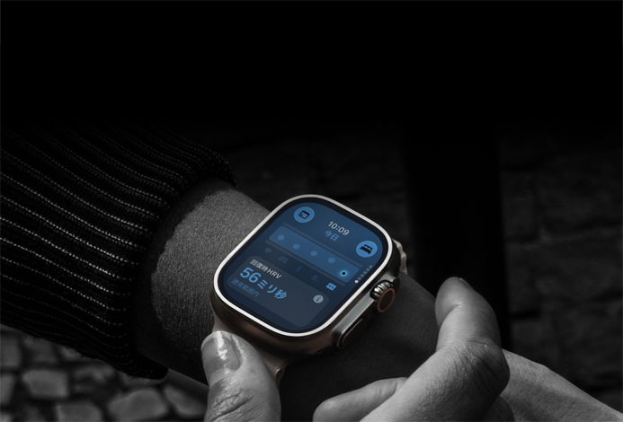 Apple Watch Ultra 4を手首に装着した人物。日中バイタル値が「わずかに範囲外」であることが示されている