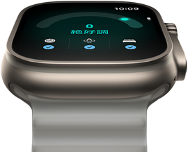 ナチュラルチタニウムケースのApple Watch Ultra 4。準備度スコアが8と表示されている。右側面の外観、Digital Crown、少し突き出たサイドボタン。トランスルーセントグレイのオーシャンバンド