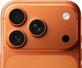 コズミックオレンジのiPhone 17 Pro、背面の一部、左上の角にProのカメラシステム、3つのレンズ、マイク、フラッシュ