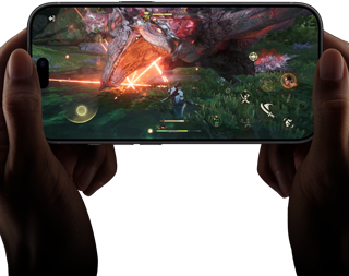 iPhone 18 Proの前面の外観。「モンスターハンターアウトランダーズ」のシーンを使って、A20 Proチップのパフォーマンス性能を示している