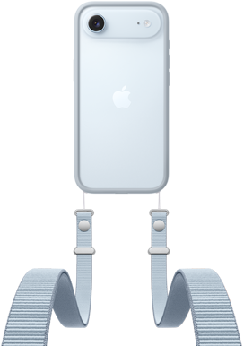 スカイブルーのiPhone Air、背面の外観。上部付近のFusionカメラシステム、中央のAppleのロゴ、ライトグレイのバンパーに取り付けたクロスボディストラップ
