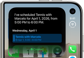 閉じた状態のiPhone Duo。アウターディスプレイに、カレンダーのアップデートを知らせるSiri AIの通知が表示されている