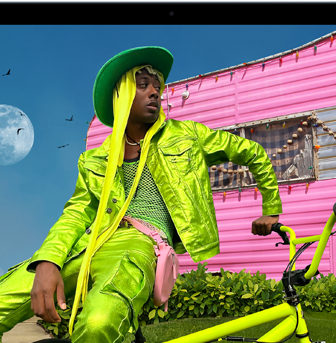 MacBook AirのLiquid Retinaディスプレイが見えている