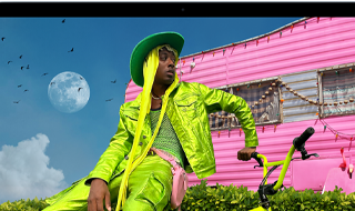 MacBook AirのLiquid Retinaディスプレイが見えている