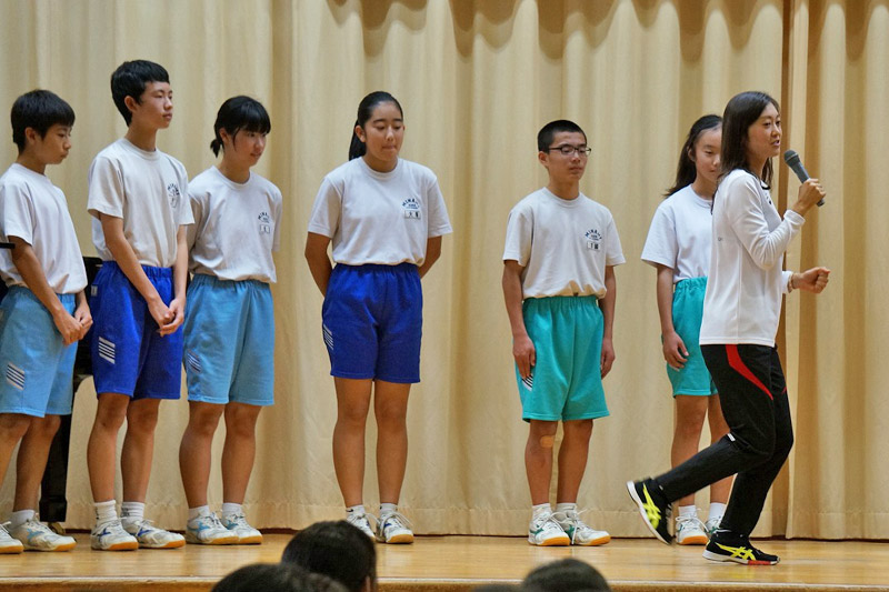 岡田久美子選手が地元埼玉県上尾市の中学校を訪問！